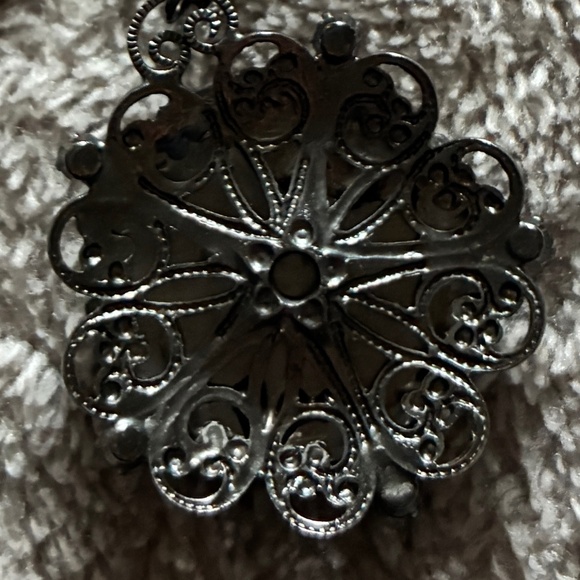 Cameo pendant necklace - Picture 3 of 3